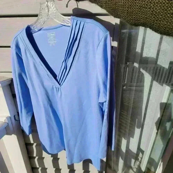 L.L.Bean Womens Top Shirt Light Blue V NECK L Cotton Made in Peru 3/4 Sleeve - Picture 6 of 6